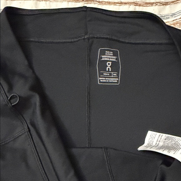 On Men's Black Performance Shorts BNWOT $90retail - Picture 5 of 11